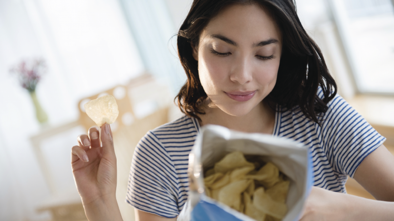 PP PIG APP chips bag girl reading ingredients LoRes